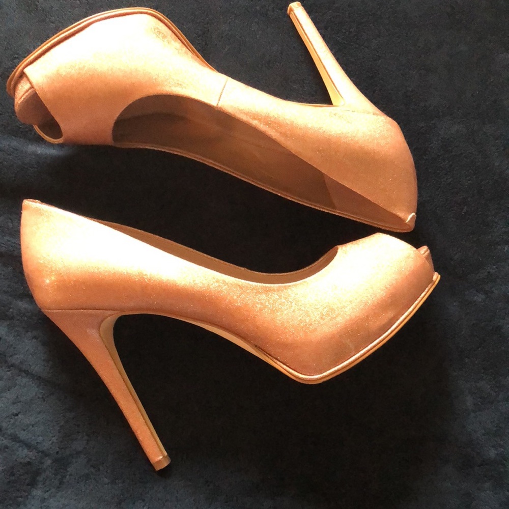Guess Honora4 peep toe pumps